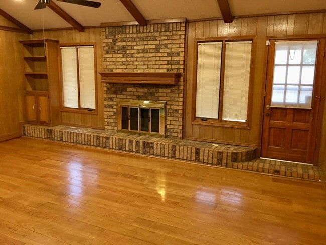 Building Photo - Beautiful Home in Meadows Neighborhood