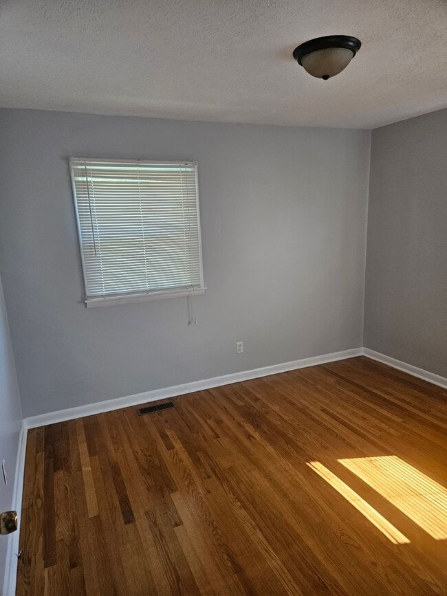 Building Photo - 800 Golf Club Dr
