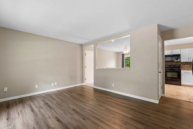 Foto del edificio - 2406 Village Glen Ct