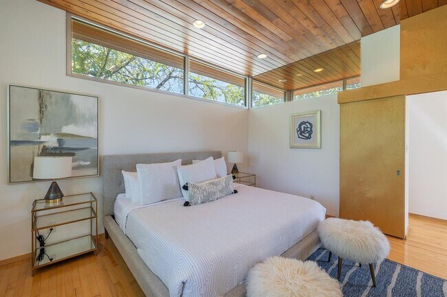 Foto del edificio - 2801 Oak Crest Ave