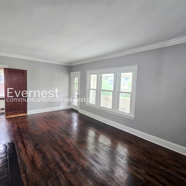Building Photo - 3411 Beechwood Ave