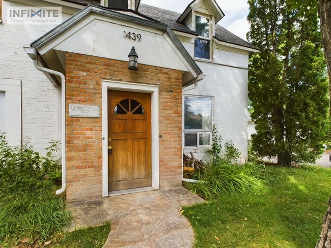 Building Photo - Upper Unit in Historic Home - Lease Takeover