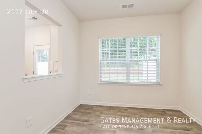 Building Photo - 2117 Lily Dr