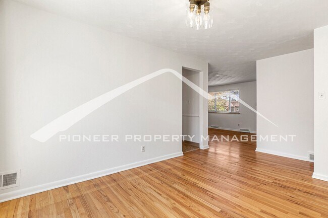 Building Photo - Charming Single Family Home with Attached ...