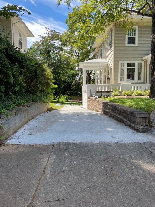 Foto del edificio - 2209 Rivermont Ave