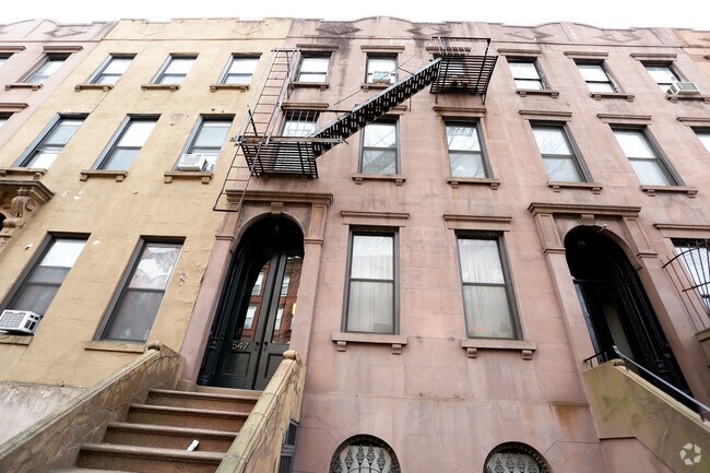 Building Photo - 547 Henry St