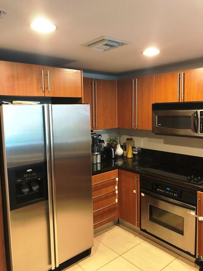 Building Photo - 610  Clematis Street 423
