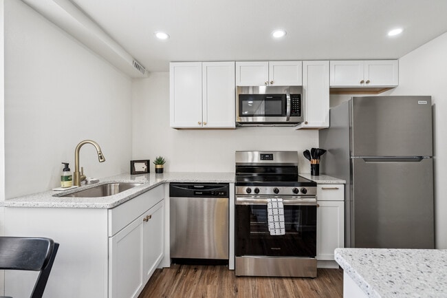 Building Photo - 1219 Oakcrest St