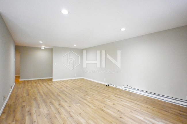 Building Photo - 151 Buckingham Dr