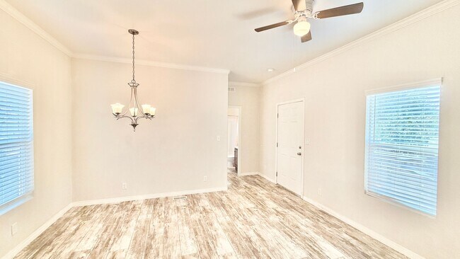 Building Photo - 1727 S Hill Ave