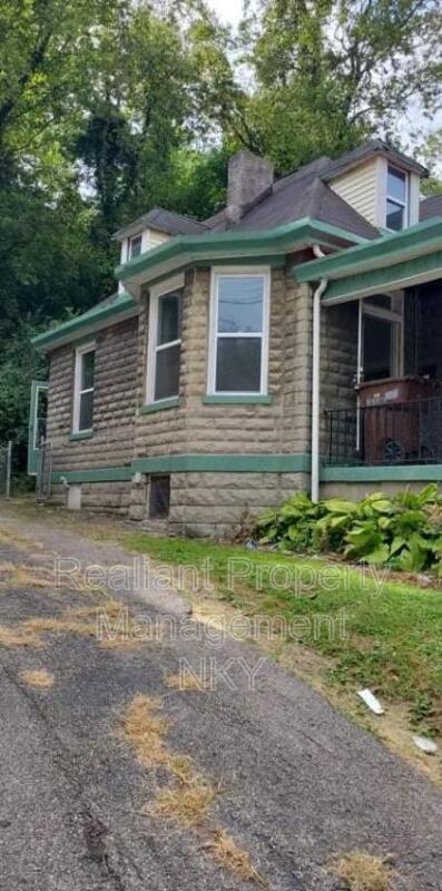 Building Photo - 768 E 10th St