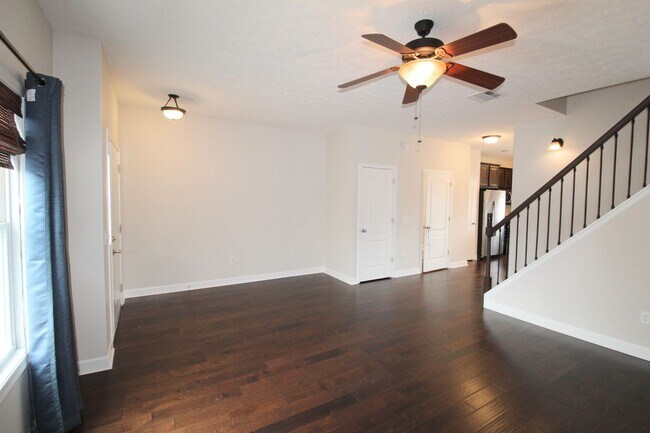 Building Photo - 3 bedroom townhome for rent! - 120 Cedar P...