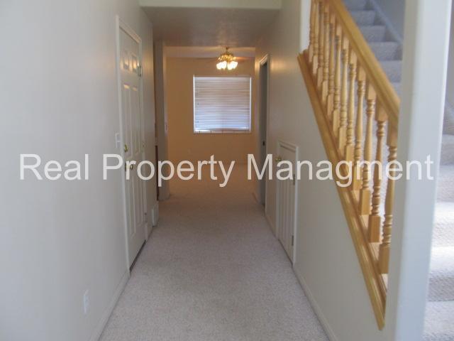 Foto del edificio - 3 Bedroom Townhome in Smithfield.  Available for August move in!