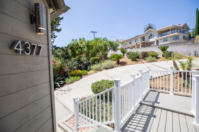 Building Photo - Hillside La Mesa, single family home, 3Bed...