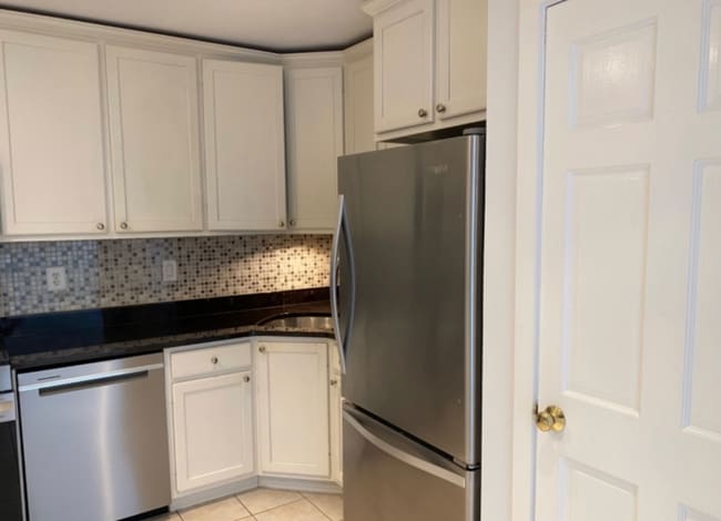 Foto del edificio - 261 Hedgerow Rd