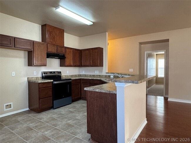 Building Photo - 14750 S Hickory Pl