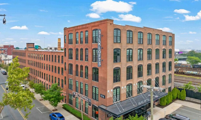 Building Photo - Silk Lofts