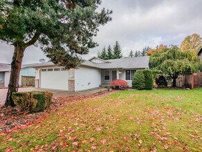 Building Photo - 907 E Maple St Building Photo - 907 E Maple St