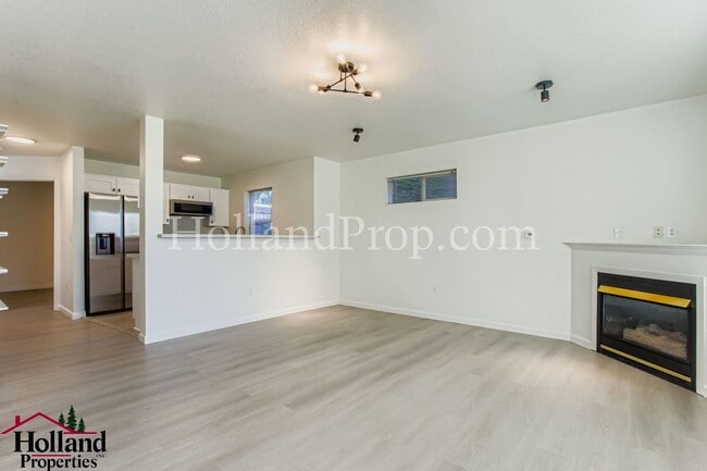 Building Photo - Fantastic 2 Bedrooms Condo in the Heart of...