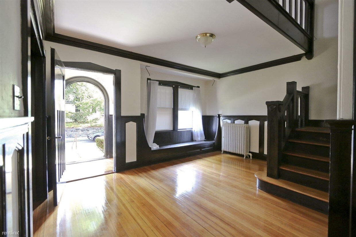 Primary Photo - 96 Mount Auburn St