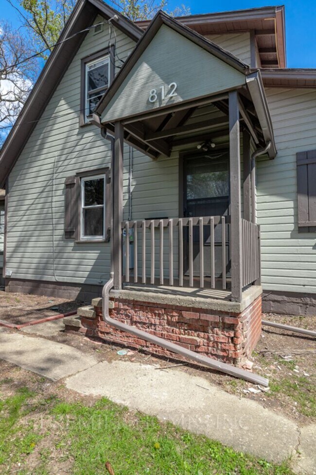 Building Photo - 3 Bed Home with Large Yard & Storage Shed – $1,595/mo