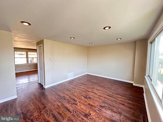 Foto del edificio - 7939 Gough St
