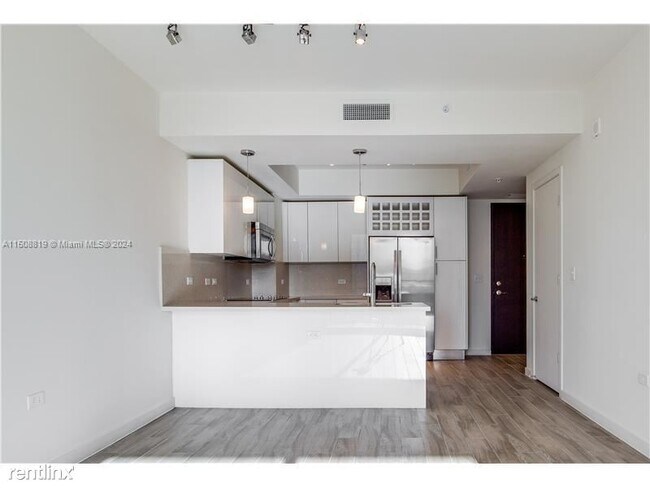 Foto del edificio - 1 br, 1 bath Condo - 999 SW 1st Ave Apt 3310