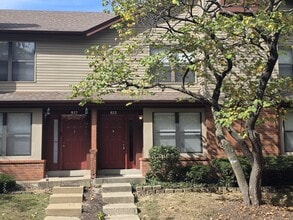 Building Photo - 813 Forest Trace Dr