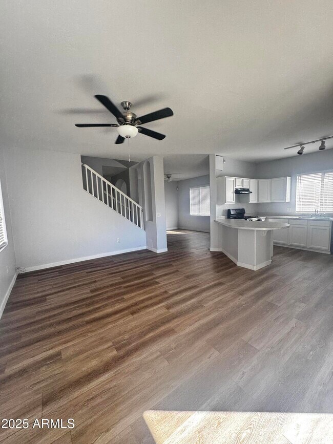 Foto del edificio - 618 E Mariposa Pl