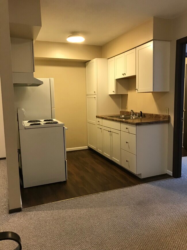 Kitchen - 5023 Old Zuck Rd