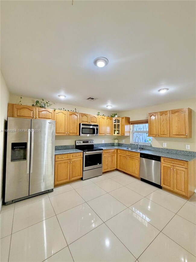 Building Photo - 7871 NW 53rd Ct