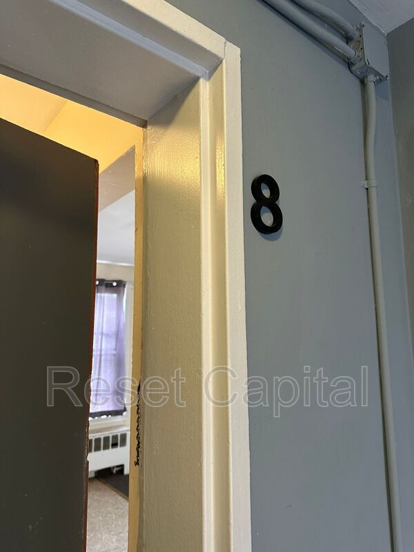Foto del edificio - 36-8 Irving Street