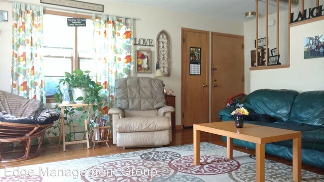 Building Photo - 2 br, 1 bath Apartment - 222 Walnut St