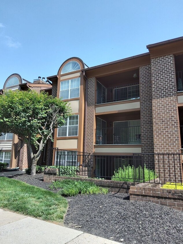 Two Bedroom/ Two Bath Condo at Falls Garde... - Two Bedroom/ Two Bath Condo at Falls Garde...