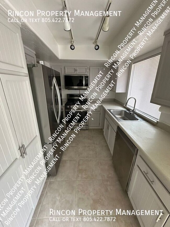 Building Photo - 2 Bedroom/ 1 Bath Condo *Convenient Locati...