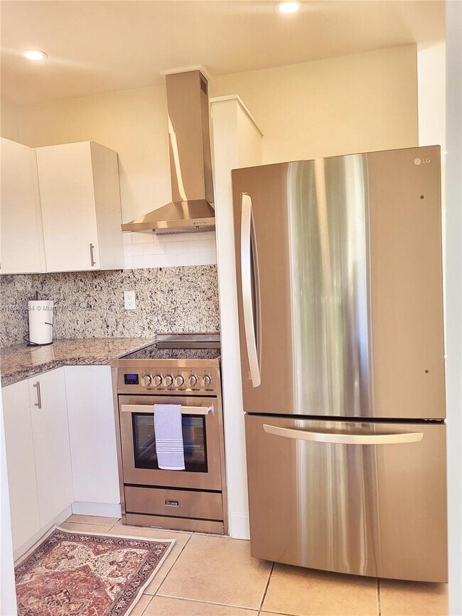 Building Photo - 71 E 15th St