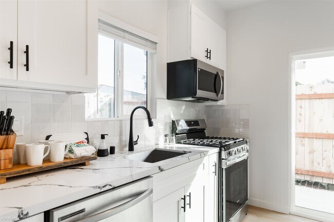 Foto del edificio - 4 br, 2 bath House - 6214 Pembroke Drive