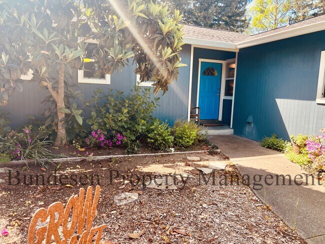 Building Photo - 8135 Valentine Ave
