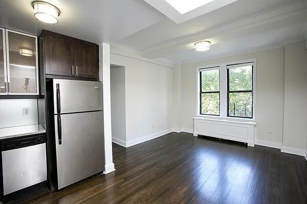 Primary Photo - 235 W End Ave