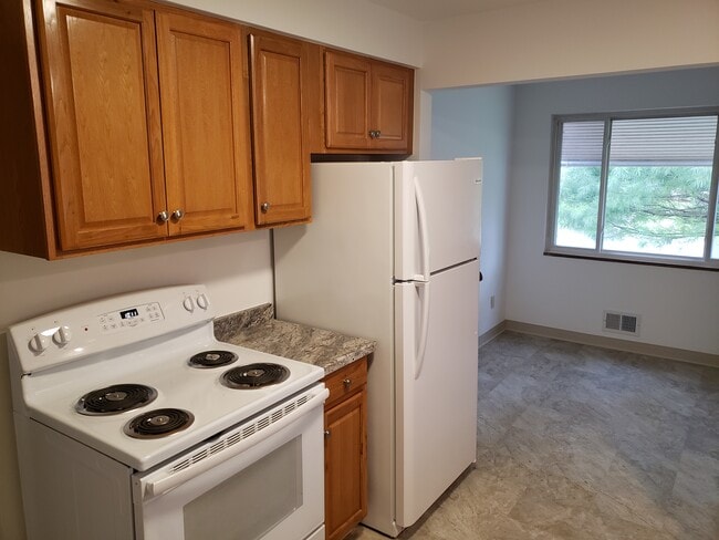 Building Photo - 162 Fairway Dr