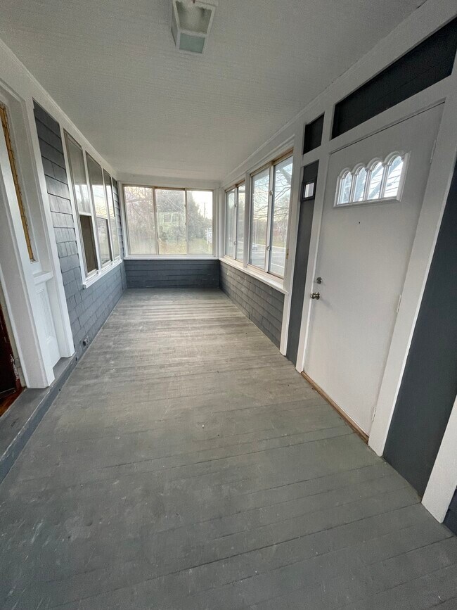 Building Photo - 861 White Plains Rd