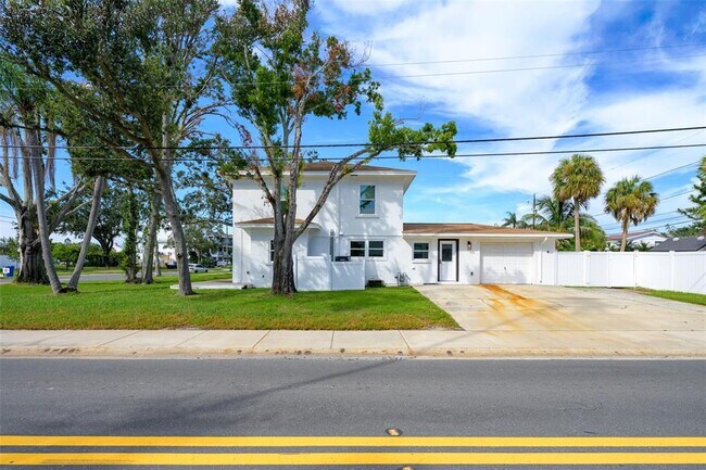 Foto del edificio - 2000 Shore Acres Blvd NE