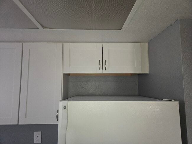 Building Photo - 2124 Exeter Dr