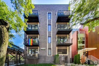 Building Photo - 317 W Evergreen Ave