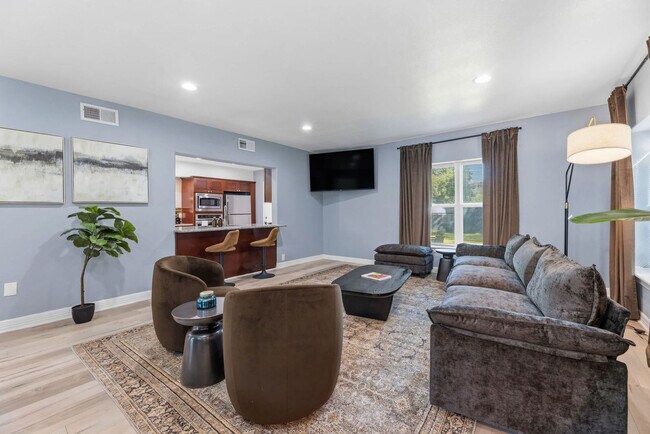 Building Photo - 4149 Ferndale Dr