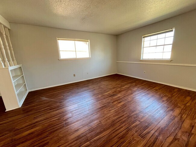 Foto del edificio - Spacious 1 bed 1 bath apartment