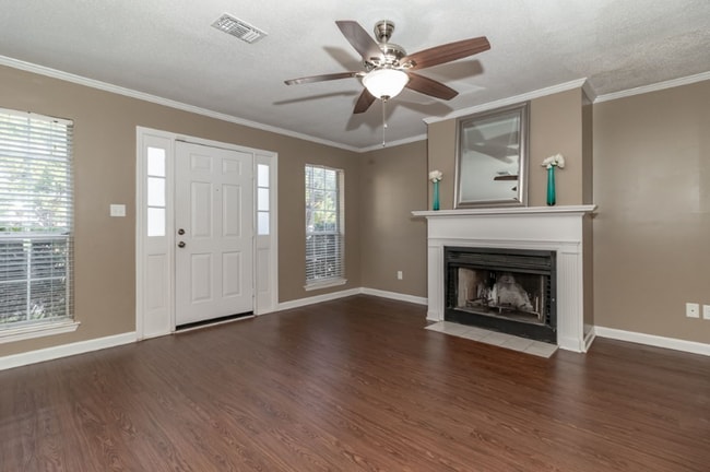 Building Photo - 2018 Briar Ct