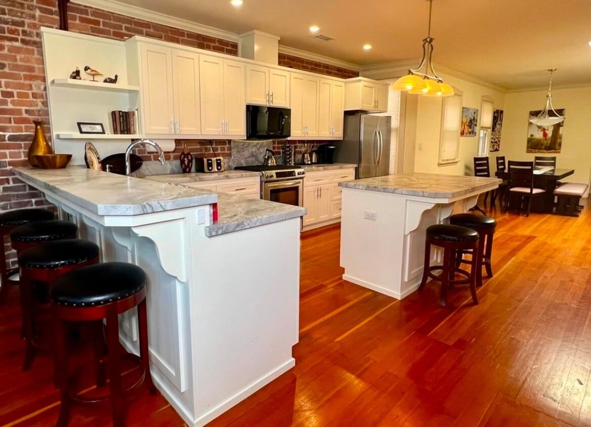 Foto principal - 4 bedroom 2 bath home