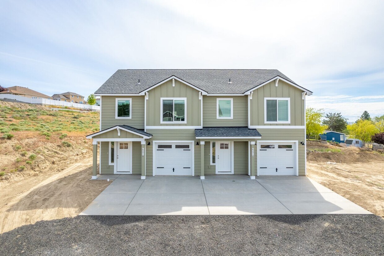 651 Hargraves Ave NE, Royal City, WA 99357 Townhome Rentals in Royal