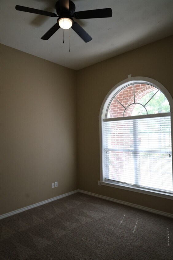 Foto del edificio - 4414 Woodland Ridge Dr